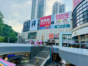 商場外墻廣告巨幅是什么材質？
